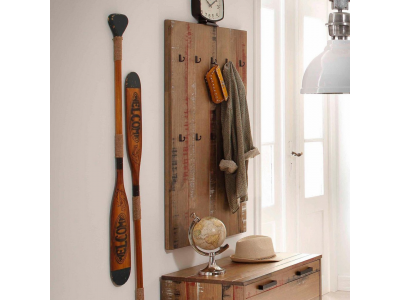 Painel Pendurador de Roupas e Chapéus feito em Madeira Maciça na cor marrom com o acabamento Rustic Wood | Coleção Santo